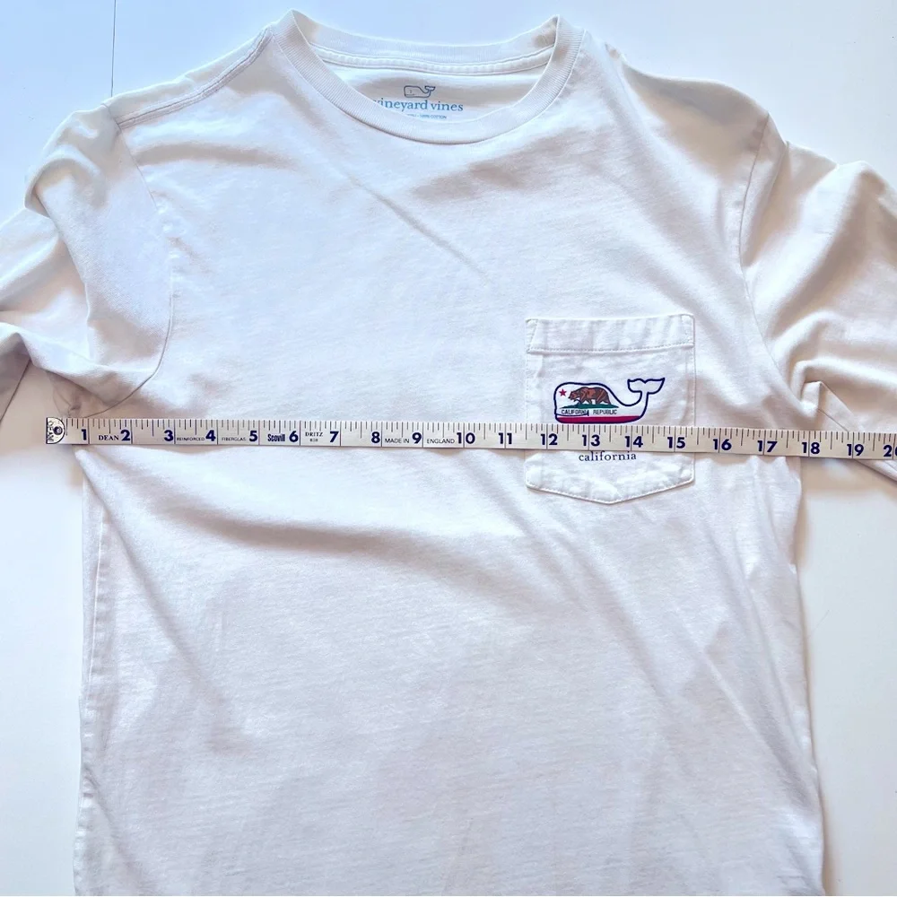 Vineyard Vines Men's White Long Sleeve Shirt with California Bear. Extra Small